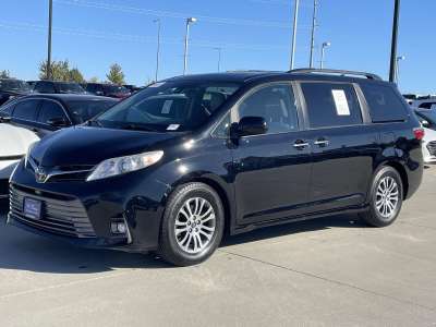 Pre-Owned 2020 Toyota Sienna XLE 8-Passenger Minivan for sale in St. Joseph MO
