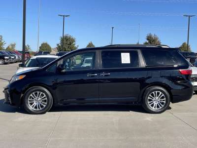 Pre-Owned 2020 Toyota Sienna XLE 8-Passenger Minivan for sale in St. Joseph MO