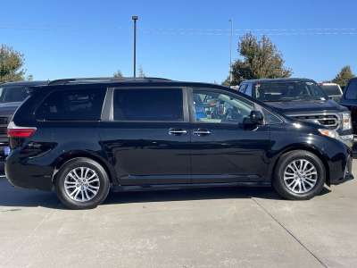 Pre-Owned 2020 Toyota Sienna XLE 8-Passenger Minivan for sale in St. Joseph MO