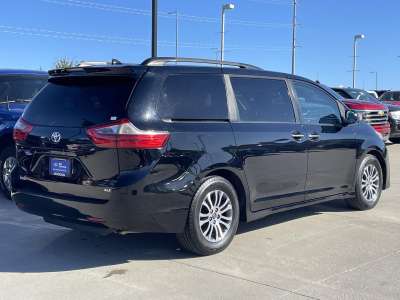 Pre-Owned 2020 Toyota Sienna XLE 8-Passenger Minivan for sale in St. Joseph MO