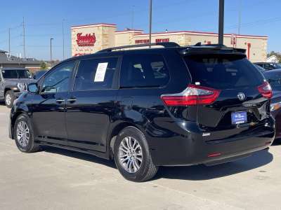Pre-Owned 2020 Toyota Sienna XLE 8-Passenger Minivan for sale in St. Joseph MO