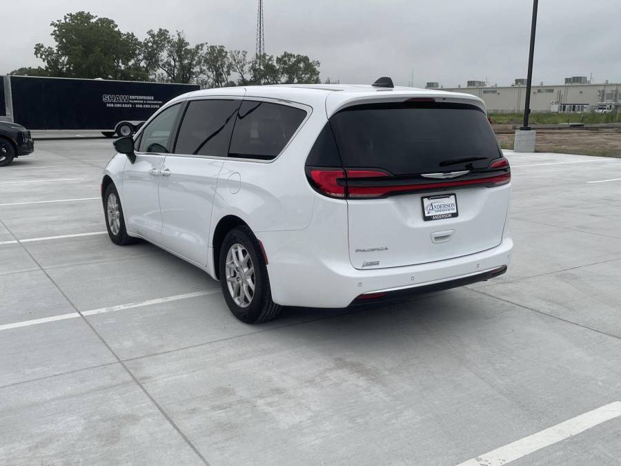 Pre-Owned 2024 Chrysler Pacifica for sale in Grand Island NE