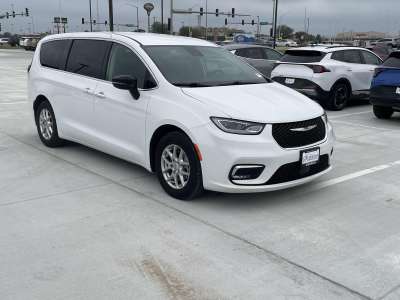 Pre-Owned 2024 Chrysler Pacifica for sale in Grand Island NE