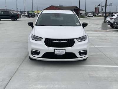 Pre-Owned 2024 Chrysler Pacifica for sale in Grand Island NE