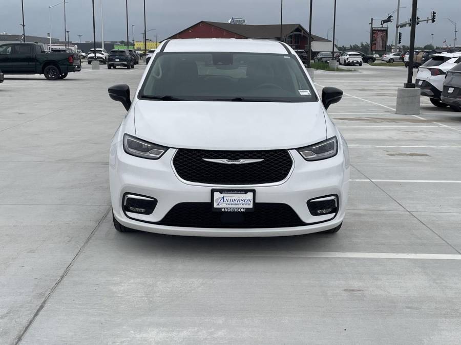 Pre-Owned 2024 Chrysler Pacifica for sale in Grand Island NE