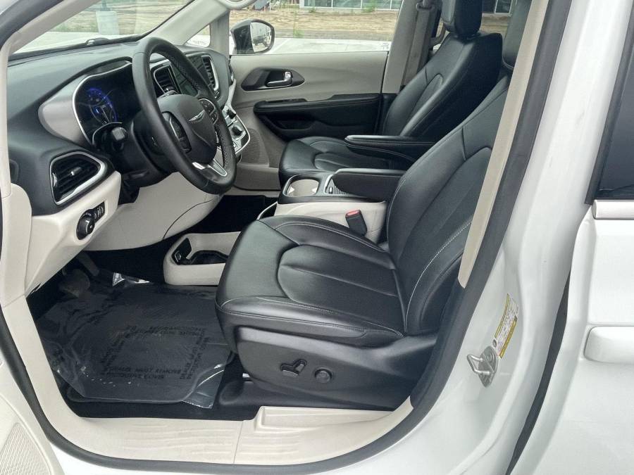 Pre-Owned 2024 Chrysler Pacifica for sale in Grand Island NE