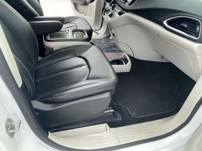 Pre-Owned 2024 Chrysler Pacifica for sale in Grand Island NE