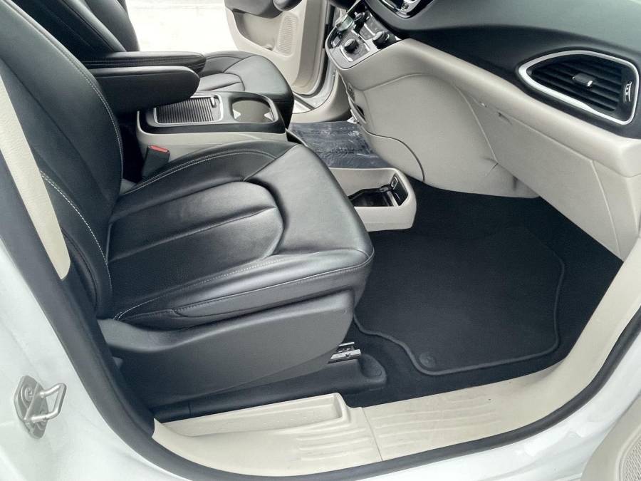 Pre-Owned 2024 Chrysler Pacifica for sale in Grand Island NE