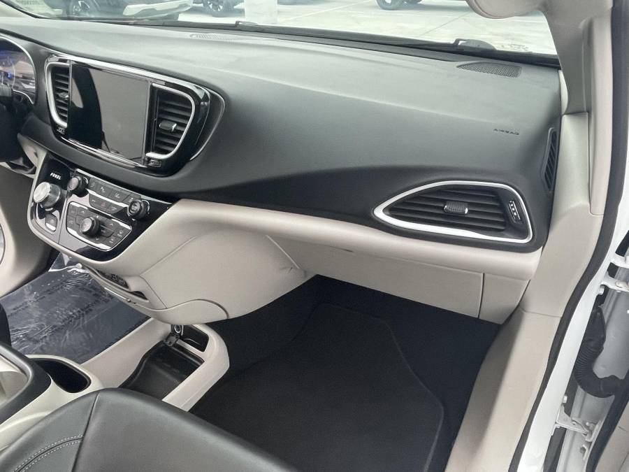 Pre-Owned 2024 Chrysler Pacifica for sale in Grand Island NE